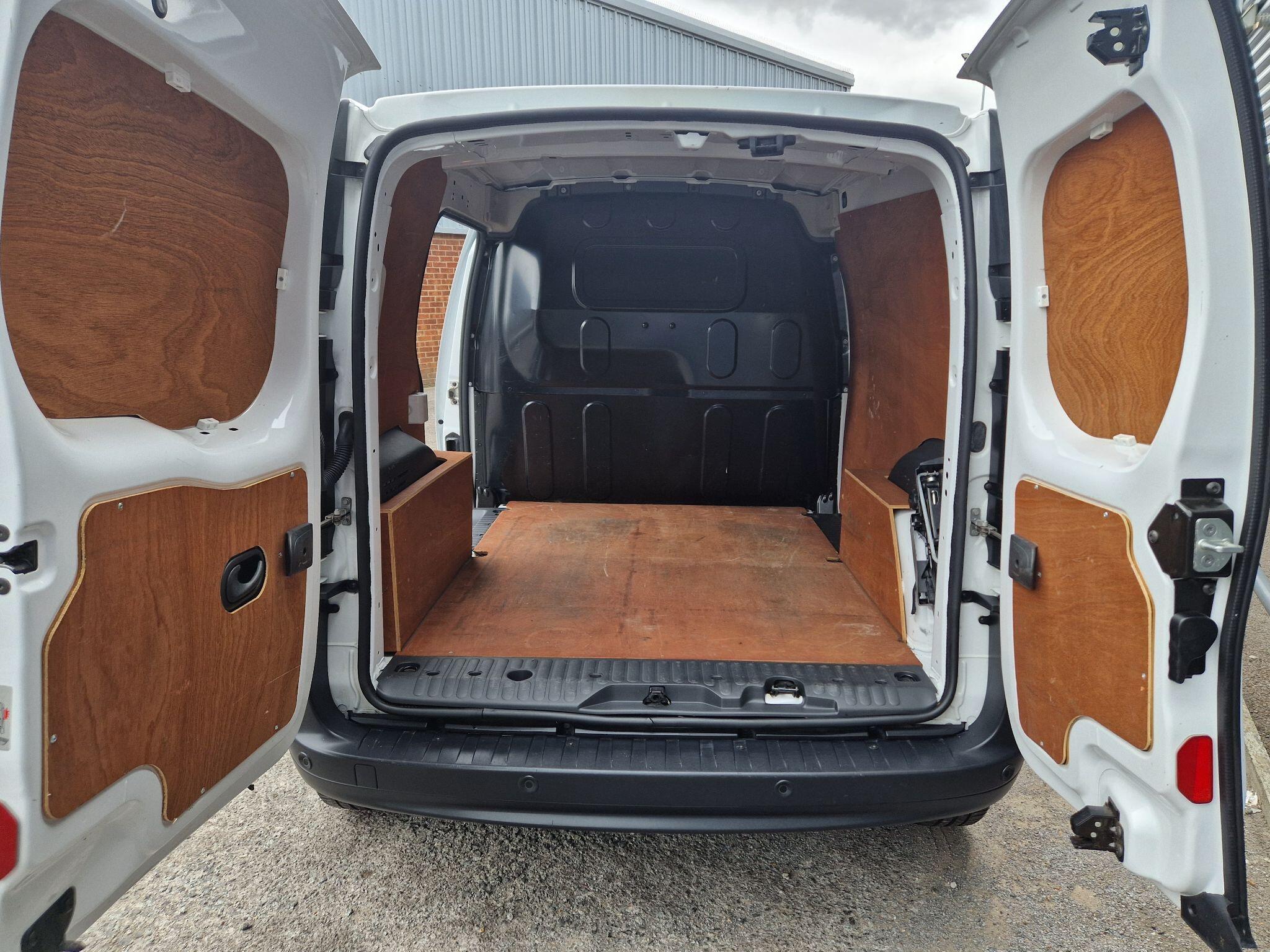 Nissan NV250 image 6